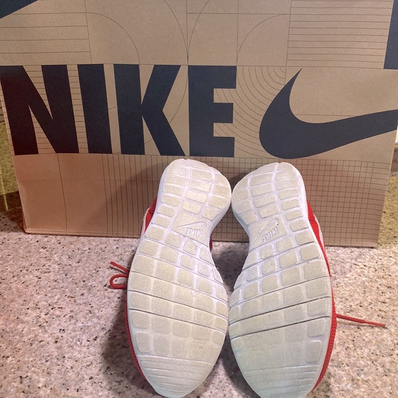 NIKE ROSHE. YOUTH 6 - Picture 6 of 8